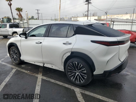 2023 Lexus RZ 450e Premium z VIN JTJAAAAB0PA012559, wystawiony jako Copart lot #43993495 z przebiegiem 18 790 mil mil oraz Szkoda całkowita • Salvage title. Historia ofert i sprzedaży dostępna na DreamBid. Obrazek 2.