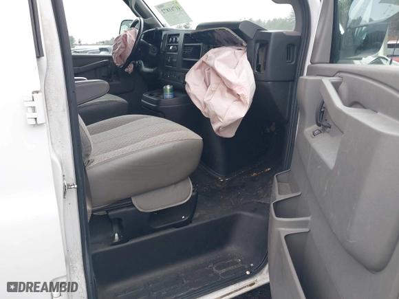 2019 GMC Savana Cargo Van with VIN 1GTW7AFG9K1154896, listed as a IAAI auction lot 41761872 with 183,541 mi miles. Bid and sale history available at carsss.com. Image 5.