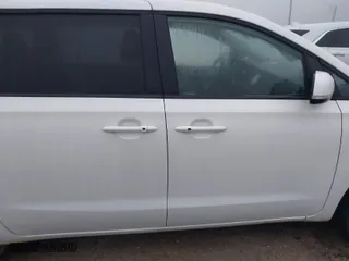 2019 Kia Sedona EX with VIN KNDMB5C18K6526325, listed as a IAAI auction lot 41877920 with 105,652 mi miles. Bid and sale history available at carsss.com. Image 14.