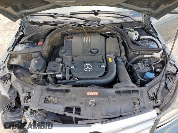 2012 Mercedes-Benz C 250 Sport z VIN WDDGF4HBXCA604105, wystawiony jako Copart lot #62192295 z przebiegiem 132 871 mil mil oraz Szkoda całkowita • Salvage title. Historia ofert i sprzedaży dostępna na DreamBid. Obrazek 11.