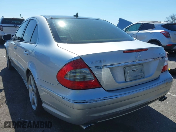 2009 Mercedes-Benz E 350 Luxury z VIN WDBUF87X99B417392, wystawiony jako IAAI lot #41890891 z przebiegiem 172 385 mil mil oraz . Historia ofert i sprzedaży dostępna na DreamBid. Obrazek 3.