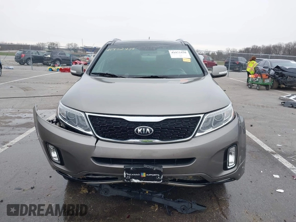 2014 Kia Sorento SX z VIN 5XYKWDA74EG538342, wystawiony jako IAAI lot #41972438 z przebiegiem 157 910 mil mil oraz . Historia ofert i sprzedaży dostępna na DreamBid. Obrazek 12.