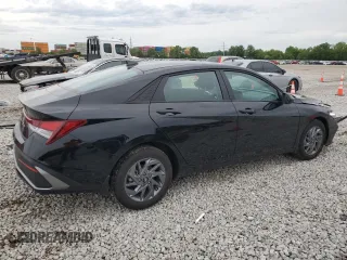 2024 Hyundai Elantra SEL z VIN KMHLM4DG0RU817597, wystawiony jako Copart lot #55959615 z przebiegiem 6 012 mil mil oraz Szkoda całkowita • Salvage title. Historia ofert i sprzedaży dostępna na DreamBid. Obrazek 3.