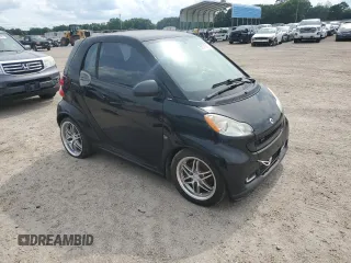 2009 Smart fortwo Pure z VIN WMEEJ31XX9K269982, wystawiony jako Copart lot #59214215 z przebiegiem 99 711 mil mil oraz Tytuł czysty. Historia ofert i sprzedaży dostępna na DreamBid. Obrazek 4.