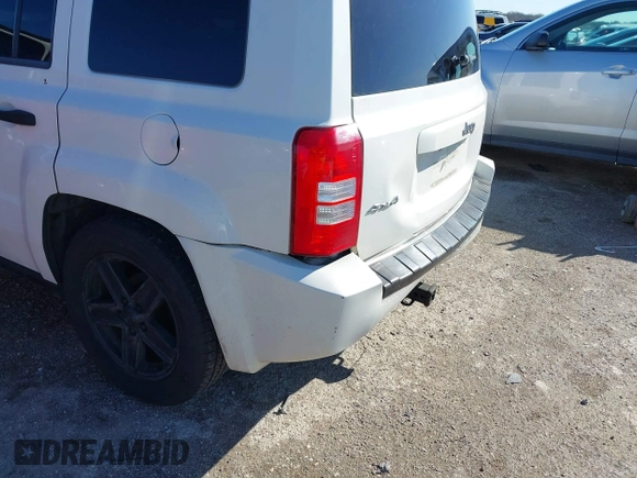 2008 Jeep Patriot Sport with VIN 1J8FF28W08D635875, listed as a IAAI auction lot 41761822 with 285,728 mi miles and . Bid and sale history available at carsss.com. Image 6.