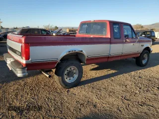 1992 Ford F-250 with VIN 1FTHX26M2NKB70294, listed as a Copart auction lot 42236995 with 223,001 mi miles and Clean Title. Bid and sale history available at carsss.com. Image 3.
