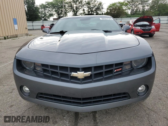 2010 Chevrolet Camaro 2LT z VIN 2G1FC1EV0A9165381, wystawiony jako Copart lot #60524125 z przebiegiem 223 056 mil mil oraz Szkoda całkowita • Salvage title. Historia ofert i sprzedaży dostępna na DreamBid. Obrazek 5.