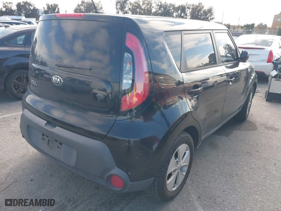 2015 Kia Soul with VIN KNDJN2A28F7169376, listed as a IAAI auction lot 41910666 with 133,869 mi miles. Bid and sale history available at carsss.com. Image 4.