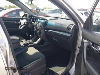 2011 Kia Sorento EX with VIN 5XYKU3A12BG076595, listed as a IAAI auction lot 41920914 with 190,751 mi miles. Bid and sale history available at carsss.com. Image 5.