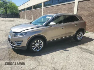 2019 Lincoln MKC Select z VIN 5LMCJ2D90KUL46326, wystawiony jako Copart lot #57282045 z przebiegiem 99 181 mil mil oraz Czysty tytuł • Clean title. Historia ofert i sprzedaży dostępna na DreamBid. Obrazek 1.