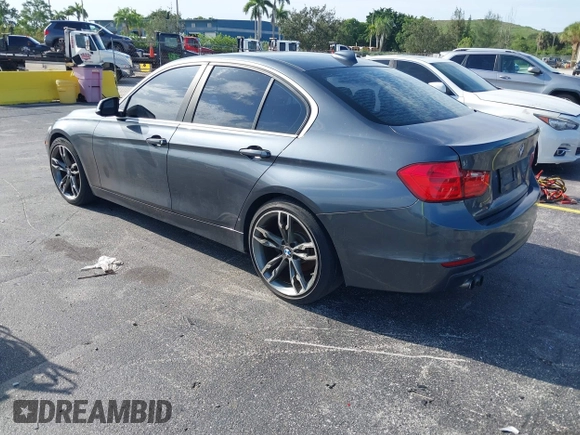 2015 BMW 3 Series 328i z VIN WBA3A5G57FNS82543, wystawiony jako IAAI lot #42731940 z przebiegiem 102 773 mil mil oraz . Historia ofert i sprzedaży dostępna na DreamBid. Obrazek 3.