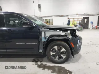 2024 Jeep Grand Cherokee с VIN 1C4RJYB65R8582910, выставлен на аукционе IAAI как лот 41719656 с пробегом 9 176 миль миль и . История ставок и продаж доступна на DreamBid. Изображение 18.