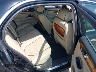 2007 Jaguar XJ Vanden Plas z VIN SAJWA82B87SH13560, wystawiony jako IAAI lot #42502145 z przebiegiem 211 075 mil mil oraz . Historia ofert i sprzedaży dostępna na DreamBid. Obrazek 8.