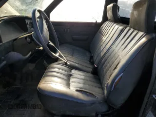 1993 Toyota Pickup z VIN 4TARN81A6PZ114634, wystawiony jako Copart lot #53115865 z przebiegiem 161 536 mil mil oraz Szkoda całkowita • Salvage title. Historia ofert i sprzedaży dostępna na DreamBid. Obrazek 7.