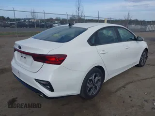 2019 Kia Forte LXS z VIN 3KPF24AD2KE042693, wystawiony jako IAAI lot #41902468 z przebiegiem 126 516 mil mil oraz . Historia ofert i sprzedaży dostępna na DreamBid. Obrazek 4.