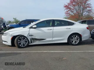 2015 Chrysler 200 Limited z VIN 1C3CCCAB5FN570775, wystawiony jako IAAI lot #42115365 z przebiegiem 166 975 mil mil oraz . Historia ofert i sprzedaży dostępna na DreamBid. Obrazek 14.