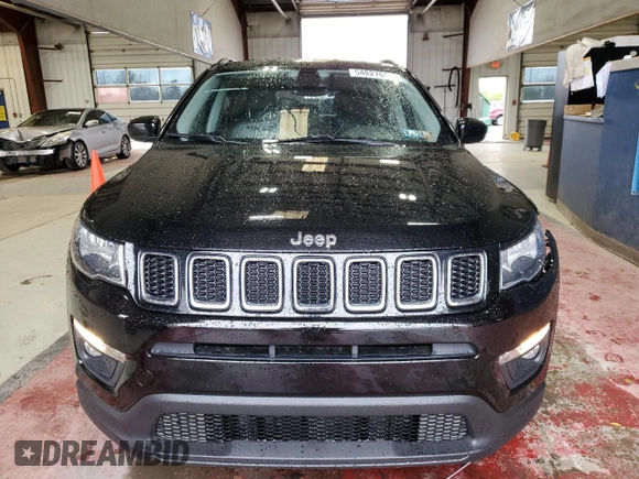 2018 Jeep Compass Latitude with VIN 3C4NJDBB1JT138725, listed as a Copart auction lot 54827685 with 87,526 mi miles and Salvage title. Bid and sale history available at DreamBid. Image 5.