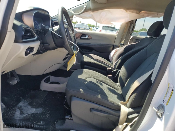 2021 Chrysler Voyager L with VIN 2C4RC1AG6MR529142, listed as a Copart auction lot 61641024 with 235,919 mi miles and Salvage Title. Bid and sale history available at carsss.com. Image 7.