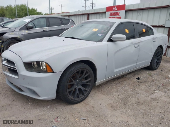 2011 Dodge Charger SE with VIN 2B3CL3CG7BH614882, listed as a IAAI auction lot 41953583 with 195,428 mi miles. Bid and sale history available at carsss.com. Image 2.