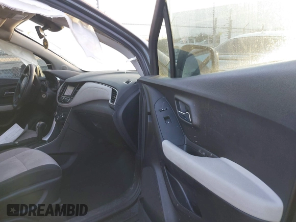 2018 Chevrolet Trax LT with VIN 3GNCJPSB4JL253304, listed as a IAAI auction lot 41640689 with 90,894 mi miles and . Bid and sale history available at carsss.com. Image 5.