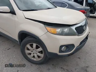 2011 Kia Sorento LX with VIN 5XYKT4A16BG081226, listed as a IAAI auction lot 41950053 with 246,359 mi miles. Bid and sale history available at carsss.com. Image 12.
