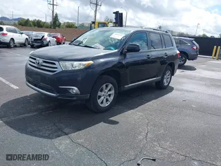 2011 Toyota Highlander with VIN 5TDZK3EH4BS039353, listed as a IAAI auction lot 40909367 with 126,024 mi miles. Bid and sale history available at carsss.com. Image 2.