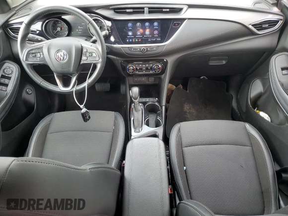 2021 Buick Encore GX Select z VIN KL4MMDSL4MB113927, wystawiony jako Copart lot #56138395 z przebiegiem 39 208 mil mil oraz Nie do naprawy • Non repairable. Historia ofert i sprzedaży dostępna na DreamBid. Obrazek 8.