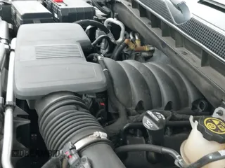 2022 Chevrolet Suburban LT z VIN 1GNSCCKD2NR147903, wystawiony jako IAAI lot #41544099 z przebiegiem 102 016 mil mil oraz . Historia ofert i sprzedaży dostępna na DreamBid. Obrazek 19.