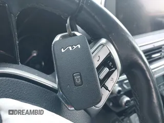 2022 Kia Telluride SX z VIN 5XYP5DHC4NG285857, wystawiony jako IAAI lot #42420016 z przebiegiem 40 000 mil mil oraz . Historia ofert i sprzedaży dostępna na DreamBid. Obrazek 11.