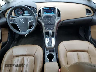 2014 Buick Verano Group z VIN 1G4PS5SK9E4160152, wystawiony jako Copart lot #62270045 z przebiegiem 32 242 mil mil oraz Czysty tytuł • Clean title. Historia ofert i sprzedaży dostępna na DreamBid. Obrazek 8.