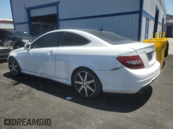 2015 Mercedes-Benz C 250 with VIN WDDGJ4HB8FG370143, listed as a Copart auction lot 63842945 with 163,354 mi miles and Clean title. Bid and sale history available at DreamBid. Image 2.