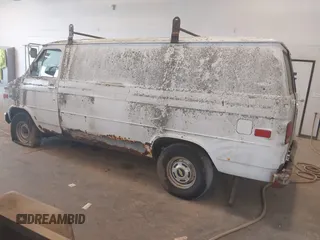 1992 Chevrolet Chevy Van z VIN 2GCEG25Z3N4144138, wystawiony jako IAAI lot #42389578 z przebiegiem 129 513 mil mil oraz . Historia ofert i sprzedaży dostępna na DreamBid. Obrazek 3.