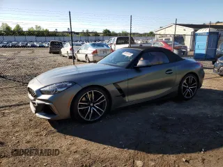2020 BMW Z4 sDriveM40i z VIN WBAHF9C00LWW76934, wystawiony jako Copart lot #55810755 z przebiegiem 52 230 mil mil oraz Szkody całkowita. Historia ofert i sprzedaży dostępna na DreamBid. Obrazek 1.