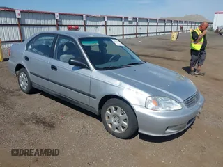 1999 Honda Civic LX z VIN 2HGEJ6674XH545247, wystawiony jako IAAI lot #42493988 z przebiegiem 299 638 mil mil oraz . Historia ofert i sprzedaży dostępna na DreamBid. Obrazek 1.