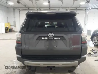 2021 Toyota 4Runner TRD Off Road Premium с VIN JTERU5JR6M5892569, выставлен на аукционе IAAI как лот 41921211 с пробегом 50 853 миль миль и . История ставок и продаж доступна на DreamBid. Изображение 17.