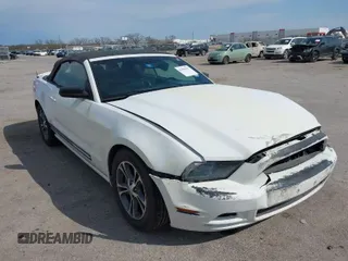 2014 Ford Mustang V6 with VIN 1ZVBP8EM8E5272527, listed as a IAAI auction lot 41893937 with 171,913 mi miles. Bid and sale history available at carsss.com. Image 1.