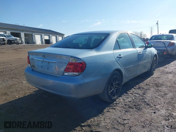 2006 Toyota Camry LE z VIN 4T1BF30K46U621829, wystawiony jako IAAI lot #41068239 z przebiegiem 96 942 mil mil oraz . Historia ofert i sprzedaży dostępna na DreamBid. Obrazek 4.