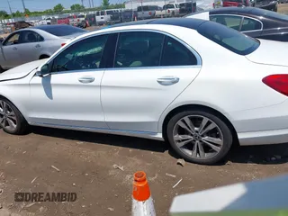 2018 Mercedes-Benz C 300 z VIN WDDWF4JB1JR420773, wystawiony jako IAAI lot #42381686 z przebiegiem Nie podano mil oraz . Historia ofert i sprzedaży dostępna na DreamBid. Obrazek 14.