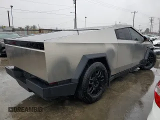 2024 Tesla Cybertruck z VIN 7G2CEHED6RA010128, wystawiony jako Copart lot #45325565 z przebiegiem 8 331 mil mil oraz Szkoda całkowita • Salvage title. Historia ofert i sprzedaży dostępna na DreamBid. Obrazek 3.