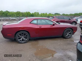 2018 Dodge Challenger SXT Plus z VIN 2C3CDZAG4JH258685, wystawiony jako IAAI lot #42352033 z przebiegiem 112 122 mil mil oraz . Historia ofert i sprzedaży dostępna na DreamBid. Obrazek 13.