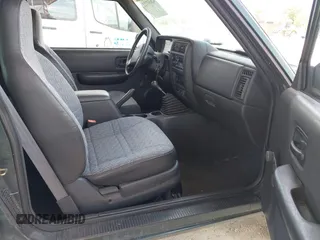 2000 Jeep Cherokee SE z VIN 1J4FT27P0YL185249, wystawiony jako IAAI lot #42650722 z przebiegiem 129 092 mil mil oraz . Historia ofert i sprzedaży dostępna na DreamBid. Obrazek 5.