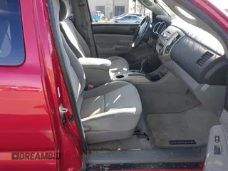 2006 Toyota Tacoma with VIN 5TEUU42N76Z303968, listed as a IAAI auction lot 41520700 with 146,888 mi miles. Bid and sale history available at carsss.com. Image 5.