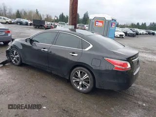 2015 Nissan Altima 2.5 S with VIN 1N4AL3AP6FC213623, listed as a IAAI auction lot 41831798 with 132,876 mi miles. Bid and sale history available at carsss.com. Image 3.