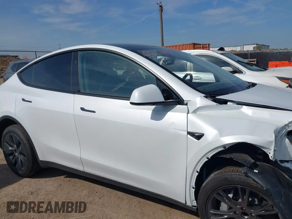 2025 Tesla Model Y Long Range z VIN 7SAYGDED7SA373784, wystawiony jako IAAI lot #41881719 z przebiegiem 1 192 mil mil oraz . Historia ofert i sprzedaży dostępna na DreamBid. Obrazek 13.