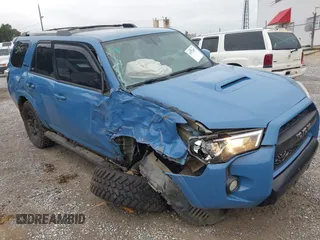 2018 Toyota 4Runner SR5 z VIN JTEBU5JR1J5599384, wystawiony jako IAAI lot #41932467 z przebiegiem 146 975 mil mil oraz . Historia ofert i sprzedaży dostępna na DreamBid. Obrazek 1.