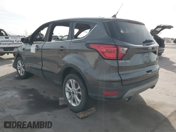 2019 Ford Escape SE with VIN 1FMCU0GD3KUA29977, listed as a IAAI auction lot 41822579 with 1 mi miles. Bid and sale history available at carsss.com. Image 3.