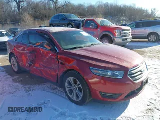 2015 Ford Taurus SEL z VIN 1FAHP2E85FG163421, wystawiony jako IAAI lot #41320489 z przebiegiem 165 618 mil mil oraz . Historia ofert i sprzedaży dostępna na DreamBid. Obrazek 1.