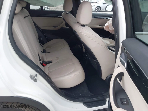 2018 BMW X1 xDrive28i with VIN WBXHT3C37J3H33461, listed as a IAAI auction lot 40997589 with 1 mi miles. Bid and sale history available at carsss.com. Image 8.