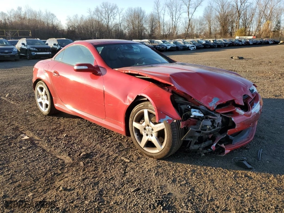 2005 Mercedes-Benz SLK-Class with VIN WDBWK56F95F035216, listed as a Copart auction lot 81202784 with 50,663 mi miles and Salvage Title. Bid and sale history available at carsss.com. Image 4.