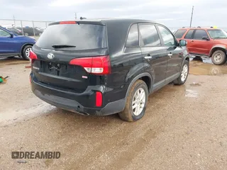 2014 Kia Sorento LX with VIN 5XYKT3A67EG539205, listed as a IAAI auction lot 41877741 with 177,446 mi miles. Bid and sale history available at carsss.com. Image 4.
